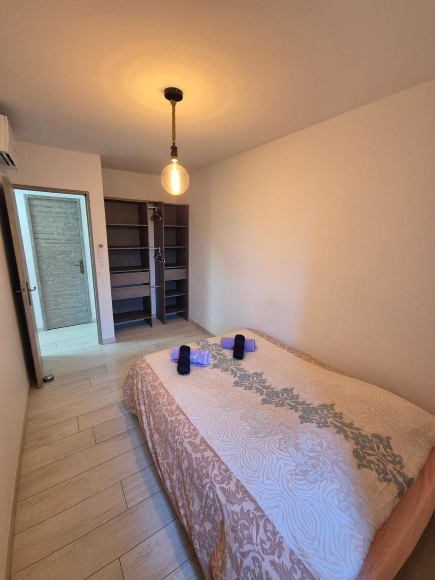 T3 Pour 6p Avec Piscine Garage Et Ascenseur Appartement Fréjus